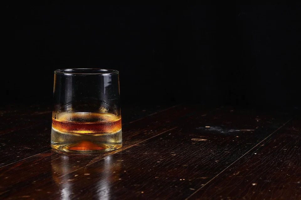 Whisky vaso mesa